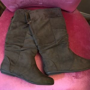 Suede boots